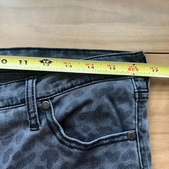 Johnny Was Size 30 Leopard Animal Print Skinny Jeans Dark Gray Mob Wife - Picture 6 of 9